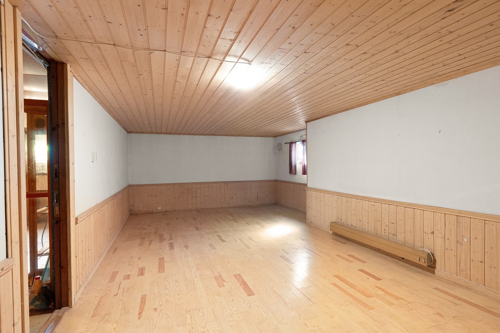 Det er rikelig med bodareal i underetasjen og mulighet for verksted, trimrom eller hobbyrom. Galleribilde