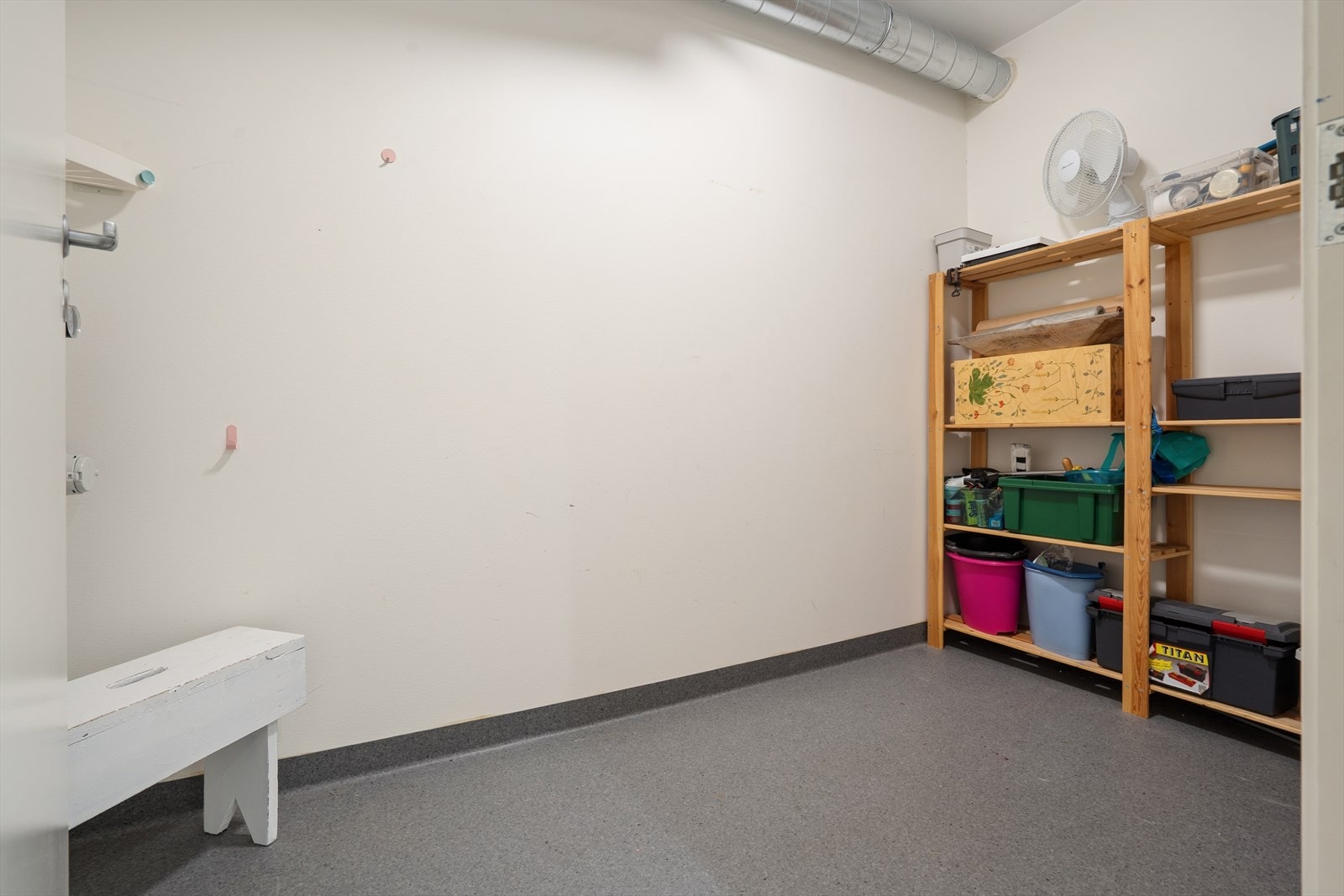 Bod/teknisk måler 4,8 kvm og har godt med plass til oppbevaring. Galleribilde