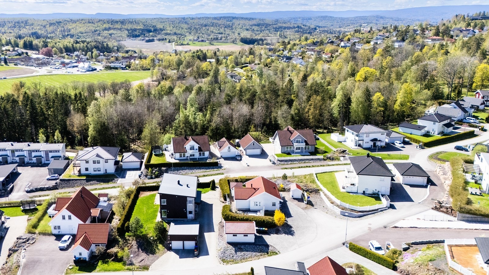 Området byr på flotte turmuligheter med nærhet til lysløype og Botnemarka. Galleribilde