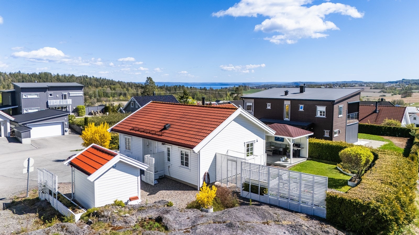 Eiendommen ligger i et veletablert og rolig nabolag. Galleribilde