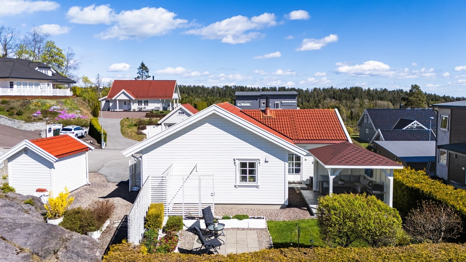 Her bor du med kort vei til både skole, barnehage og dagligvarebutikk. Galleribilde