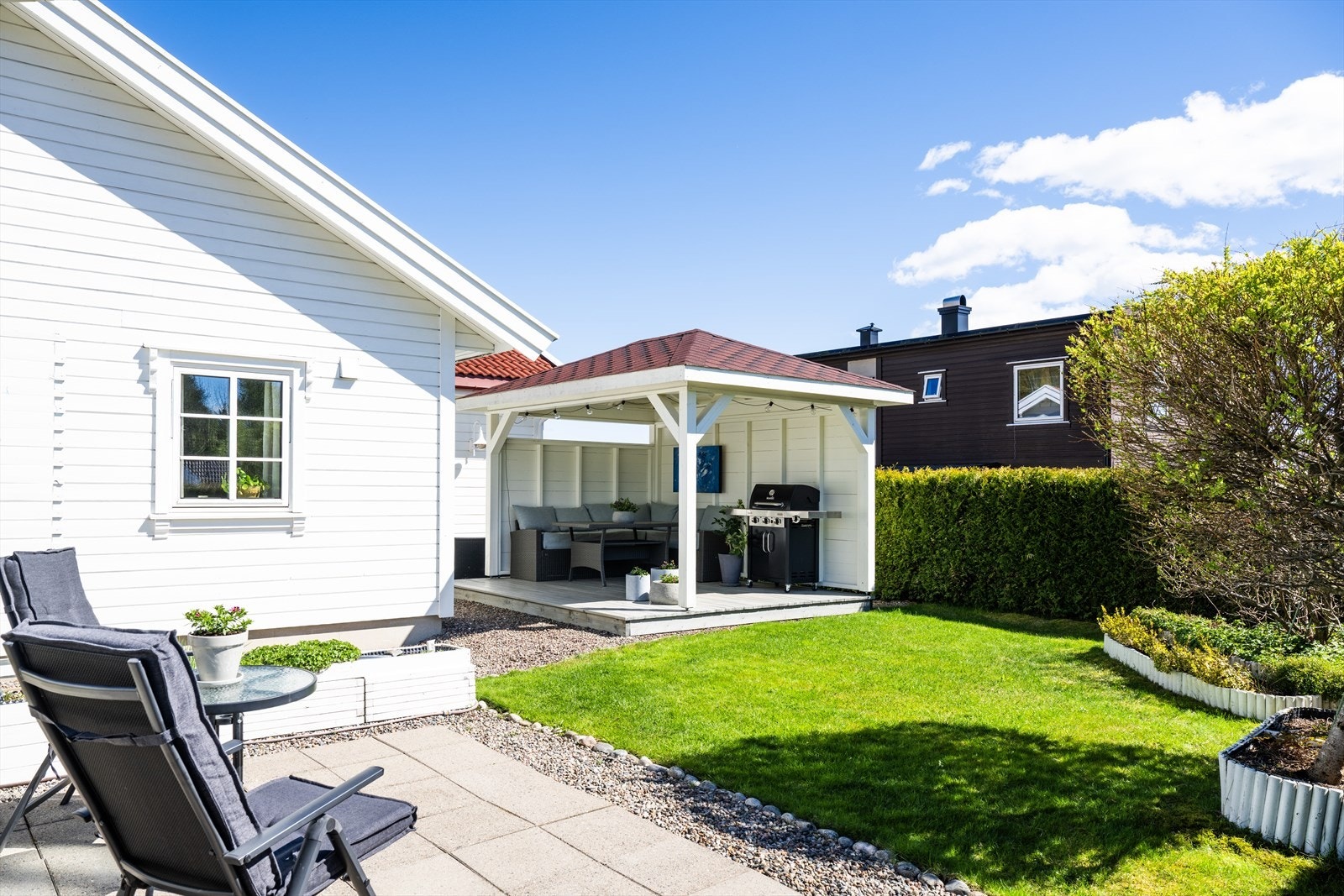 Den usjenerte hagen er et flott sted for lek og sosiale sammenkomster. Galleribilde