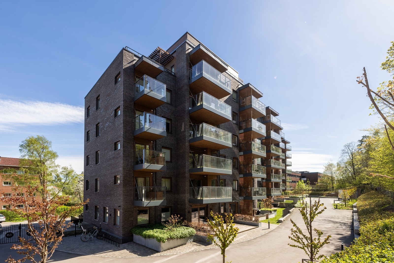 Leiligheten ligger i 5. etasje (heisadkomst) og bygget er fra 2019. Mulighet for kjøp av garasjeplass. Galleribilde