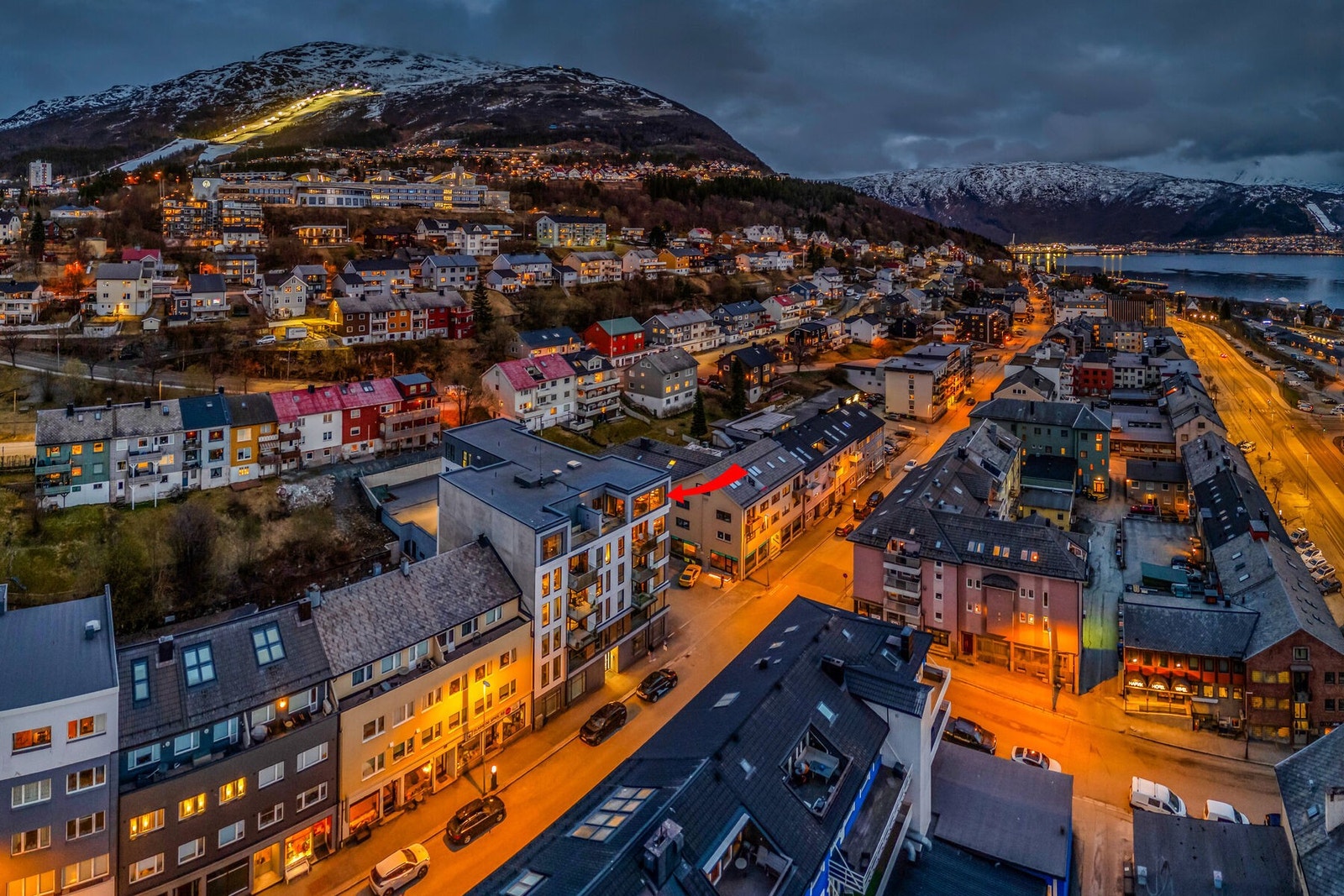Bygget ligger sentralt plassert i Dronningens gate. Galleribilde