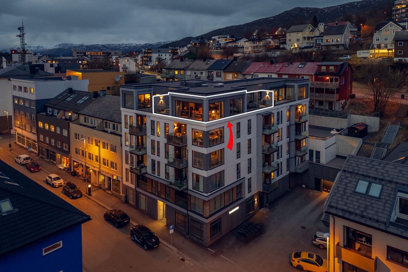 Leiligheten har en unik plassering på hjørnet av toppetasjen. Galleribilde