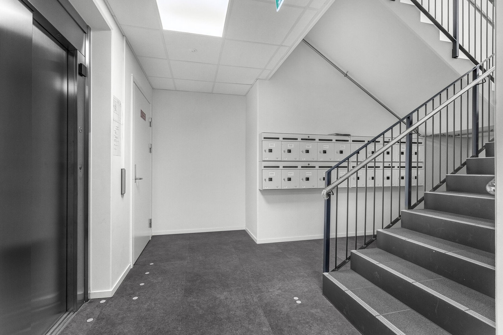 Velholdt og representativt inngangsparti i Mimergården. Galleribilde