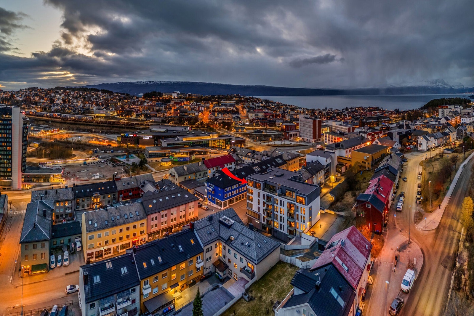 Fra leiligheten er det utsikt over store deler av Narvik by. Galleribilde