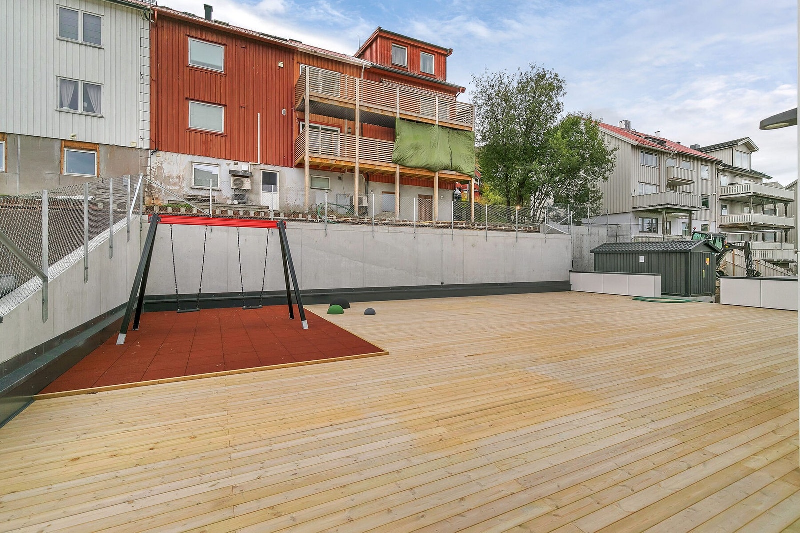 Borettslaget har en felles, opparbeidet uteplass. Galleribilde