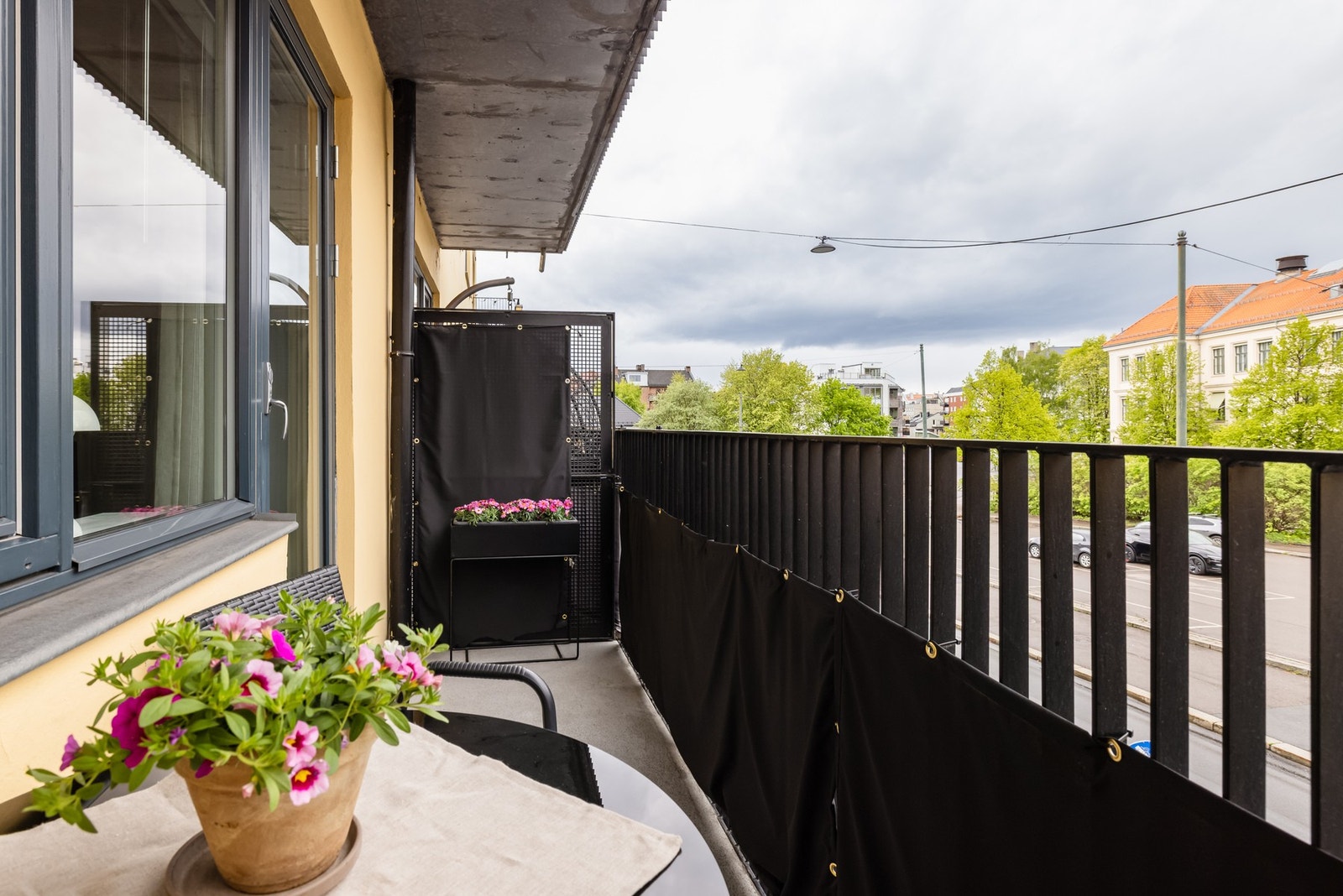 Balkongen er på ca. 5m² og beliggenheten mot vest sørger for gode solforhold. Galleribilde