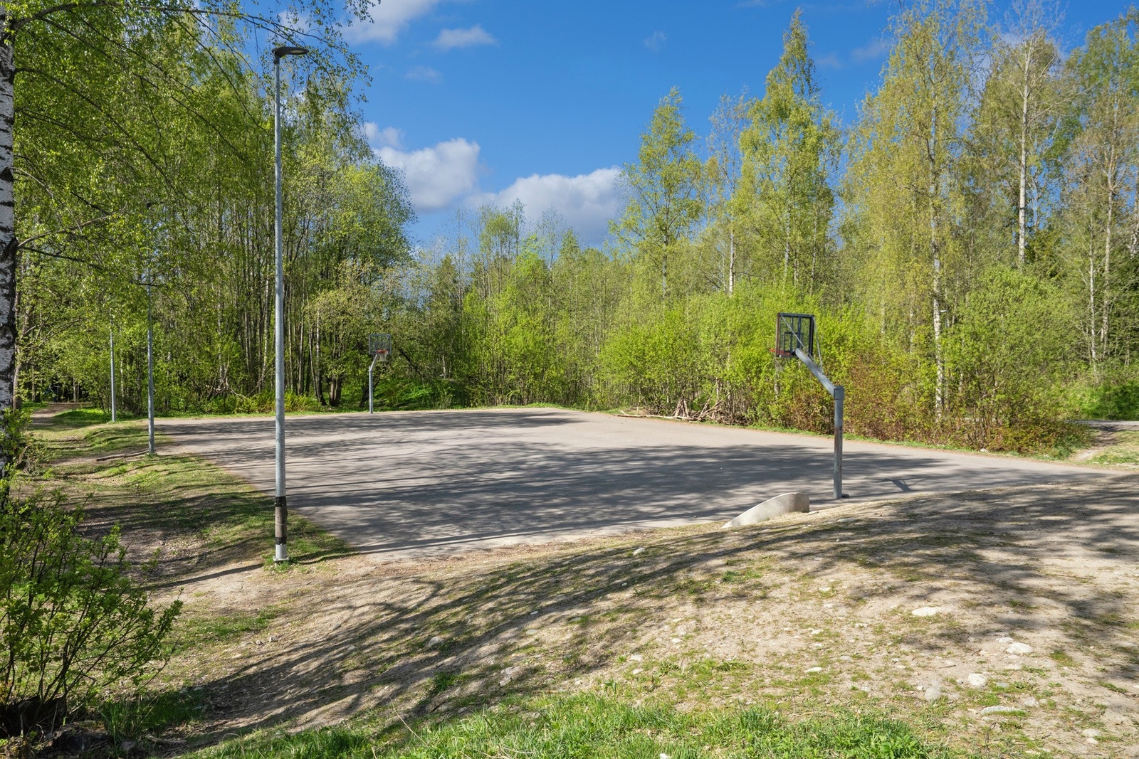 Lekebane bak carportområde. Galleribilde