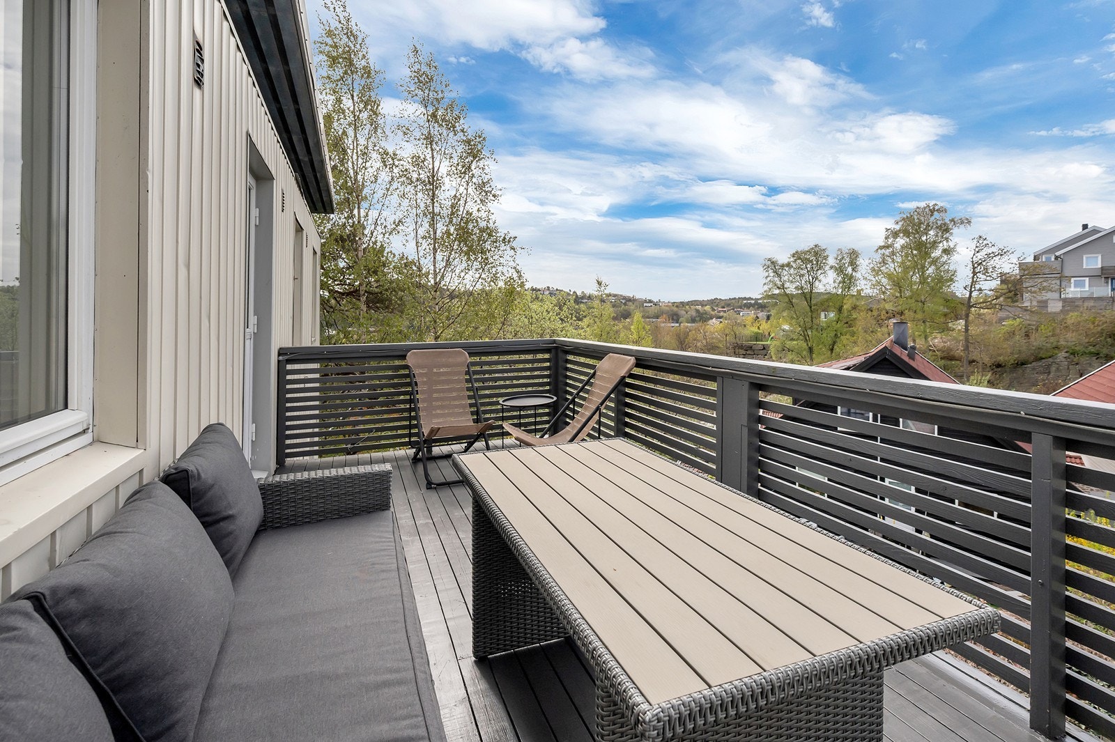 Her har du fantastiske solforhold på sommerstid med sol fra tidlig formiddag til kveld! Galleribilde