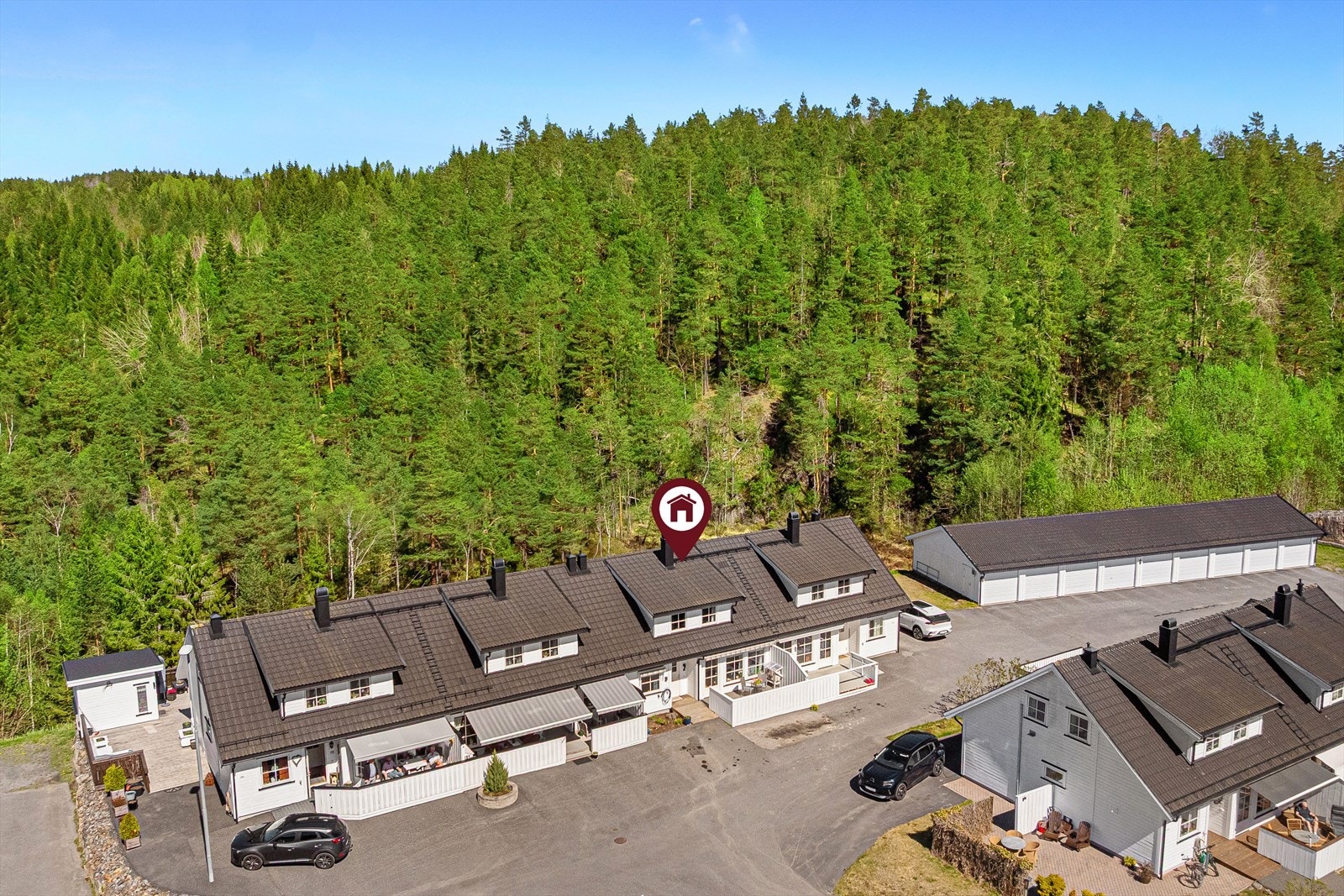 Skauenveien 33C har en attraktiv og meget god beliggenhet på Holt i Sannidal, i et populært boligfelt. Galleribilde