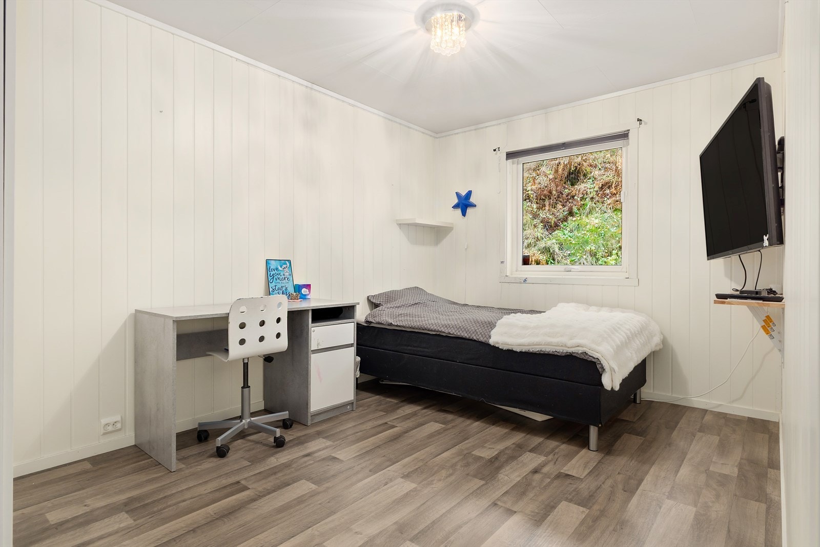 Soverom 2 av 2 på hovedplan. Galleribilde