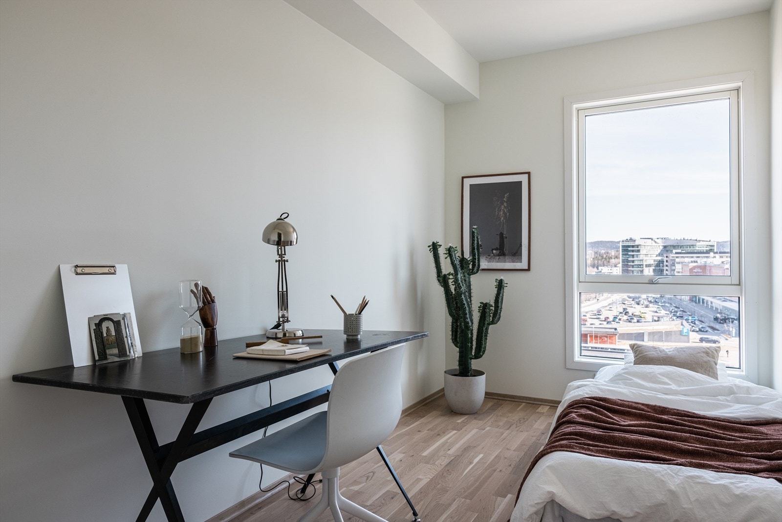 I det ene soverommet er det også montert skyvedørsgarderobe. Galleribilde