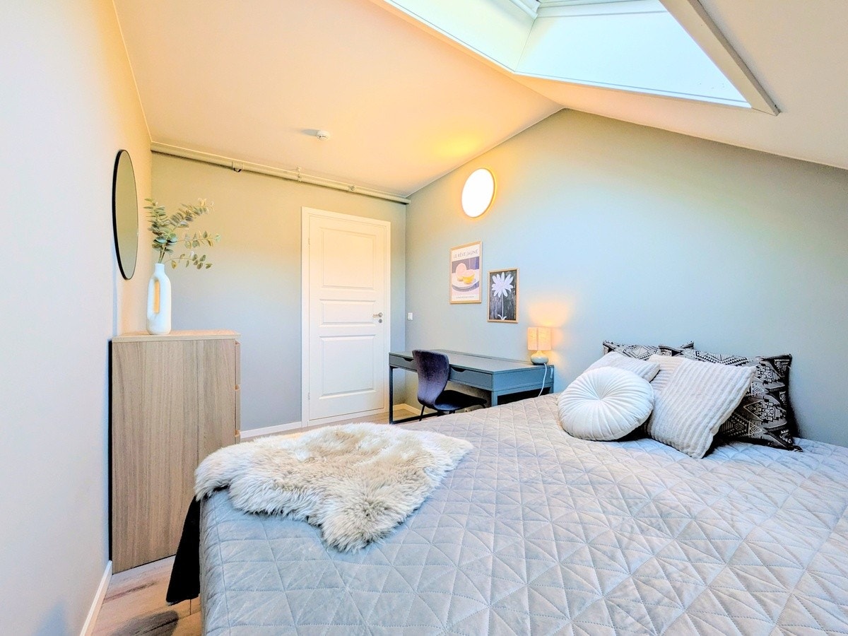 Bed 2 Galleribilde