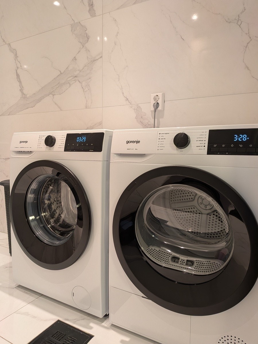 New washing machine and dryer Galleribilde
