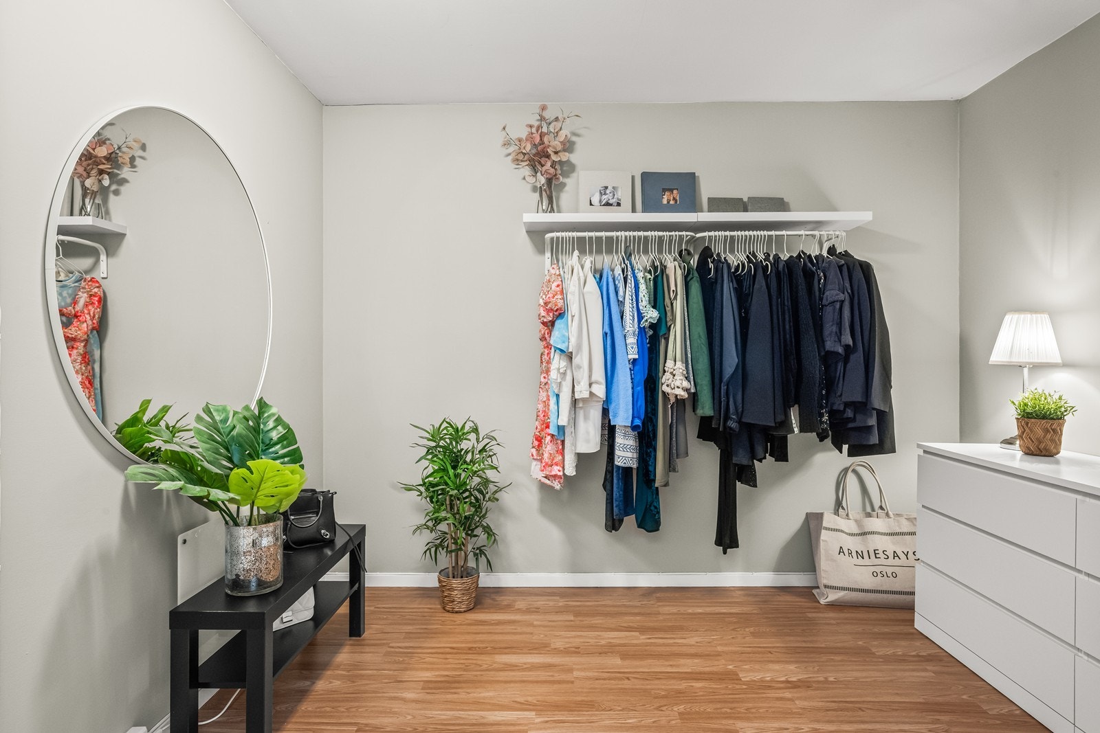 Egen walk-in garderobe - en ettertraktet og praktisk løsning Galleribilde