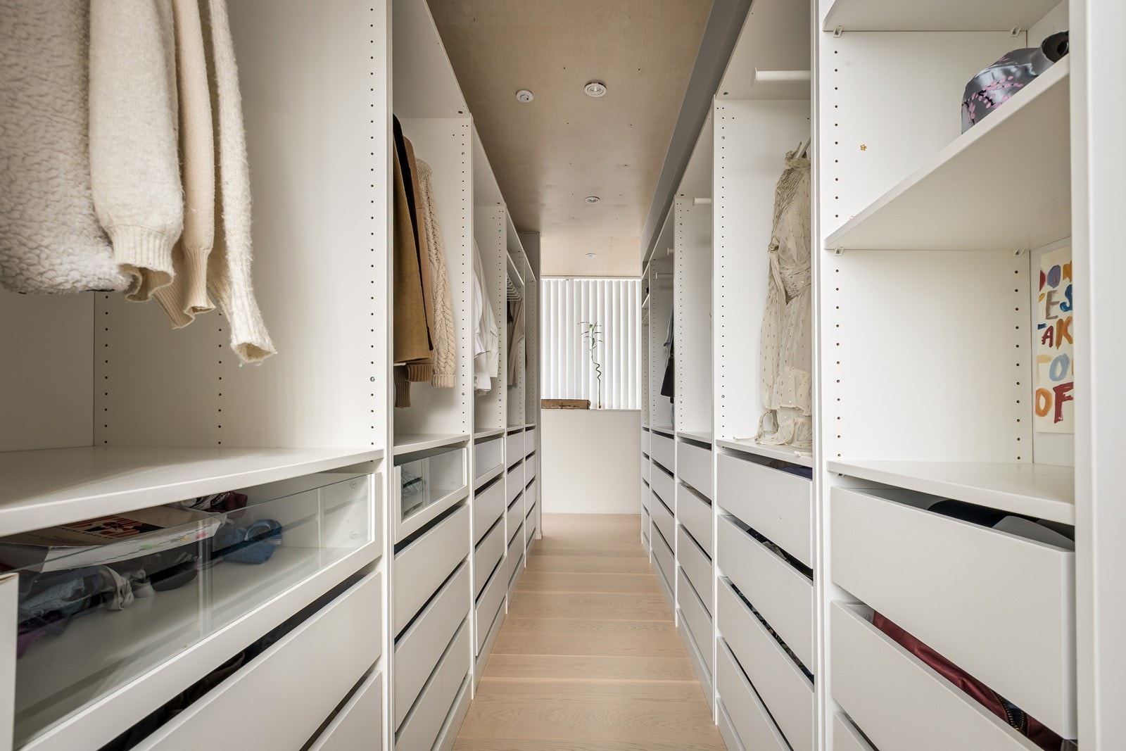 Walk-in garderobe til master Galleribilde
