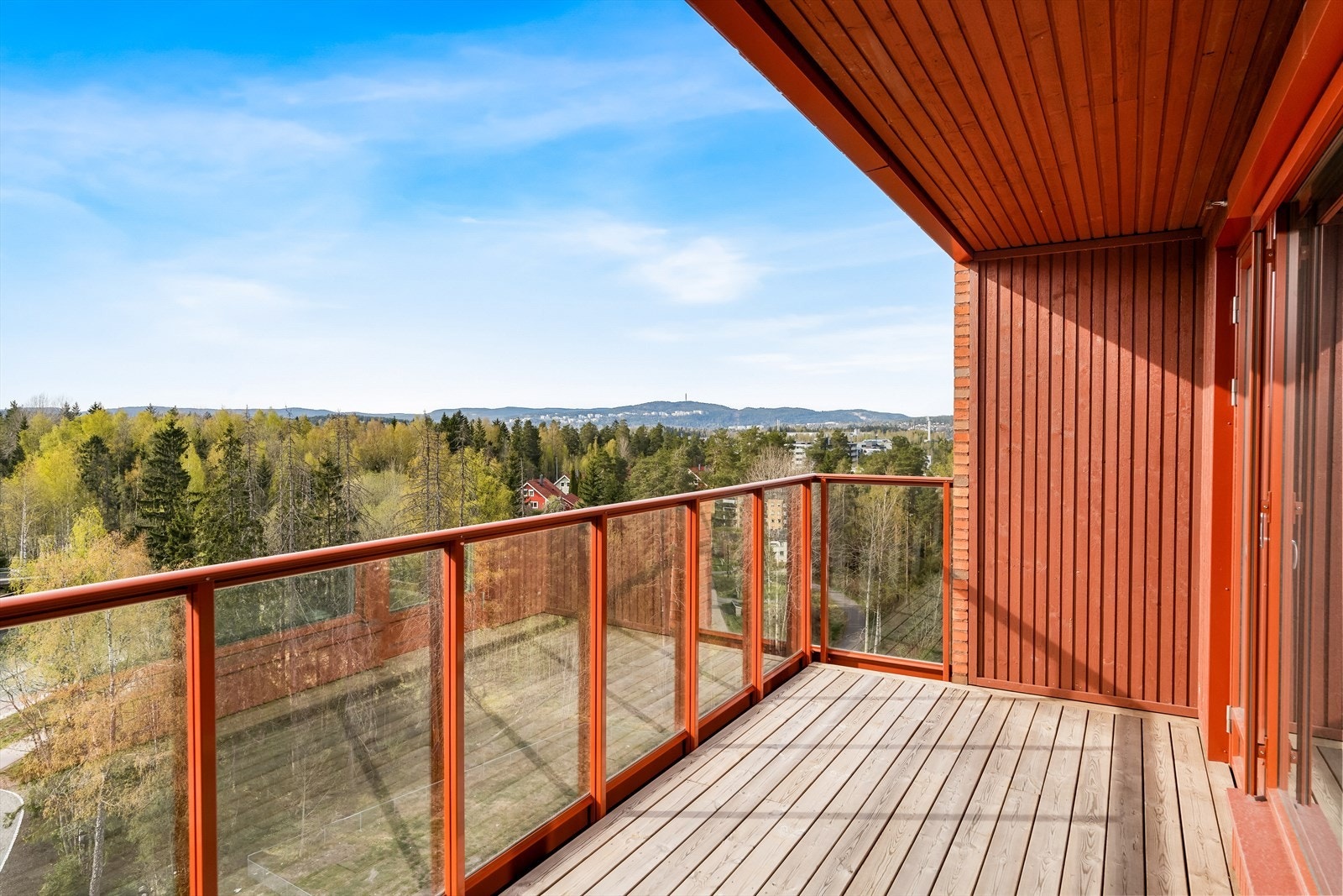 Her ute er det svært fint utsyn - her kan sommerhalvåret nytes! Galleribilde