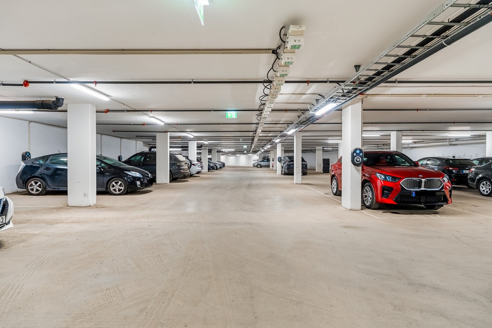 Garasjeplass med EL-billader medfølger. Galleribilde
