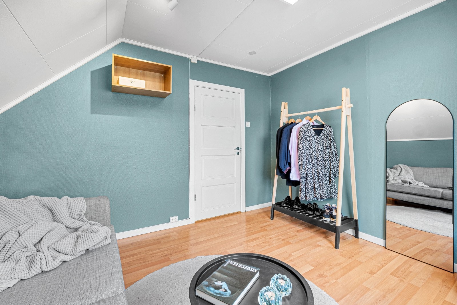 Soverommet har god plass til en sofagruppe og er et fint supplement til stuen nede. Galleribilde