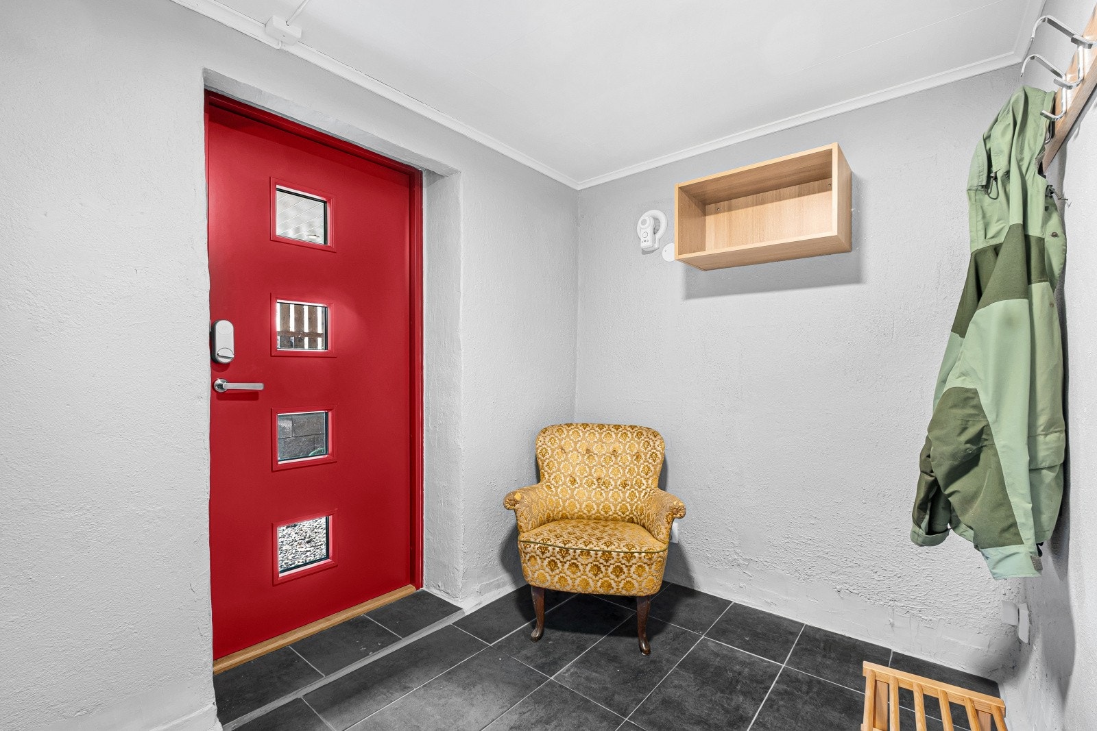 Praktisk kjellerinngang, som gjør det enkelt å bære inn utstyr og varer. Galleribilde