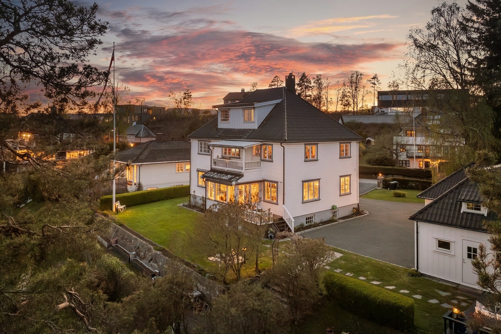 Herskapelig og innholdsrik eiendom med sjel, historie og et sjeldent potensial Galleribilde