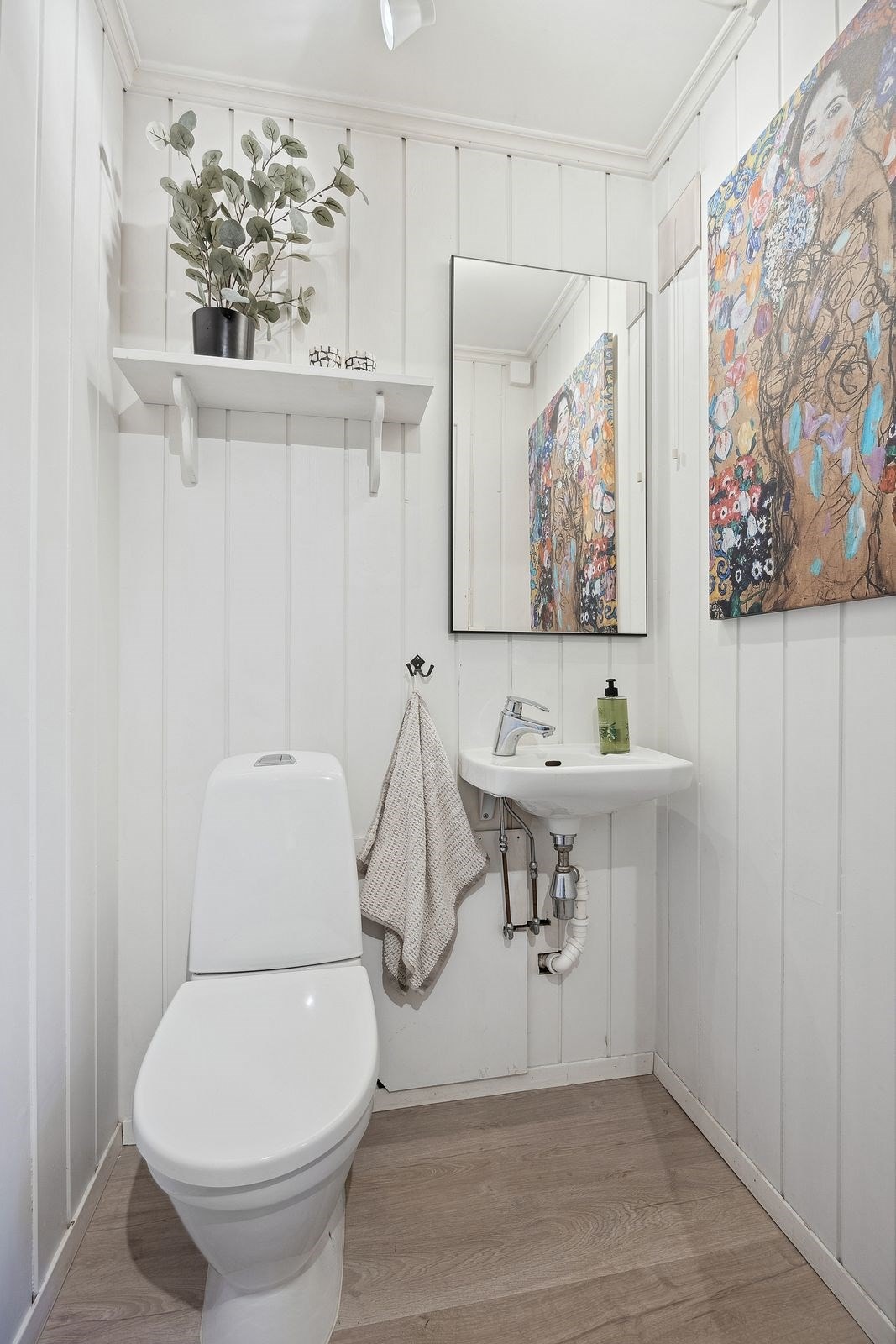 Eget separat wc i 1.etg Galleribilde