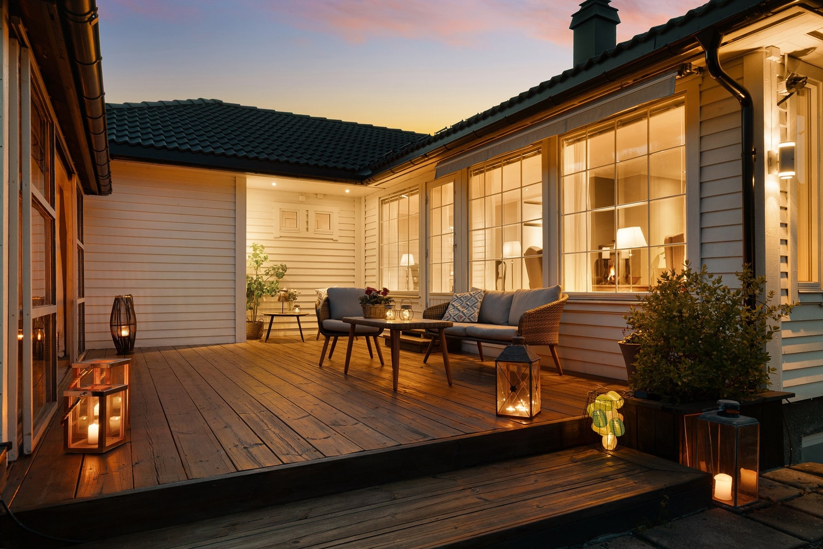 Lun og koselig terrasse utenfor stuen Galleribilde