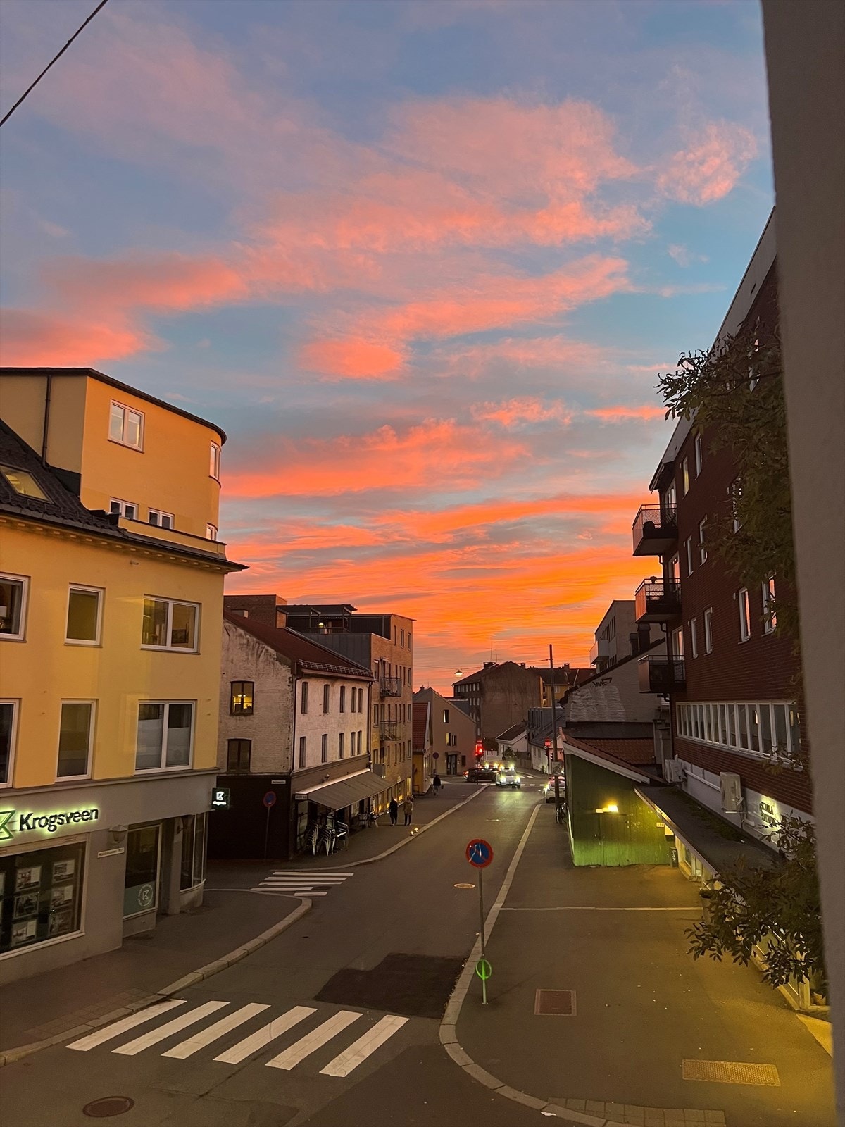 Nydelig bilde tatt av selger selv ut gjennom hjørnestua. Galleribilde