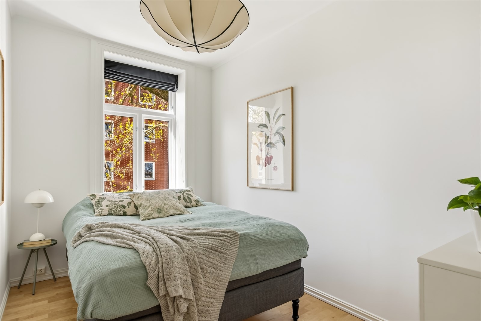 Her kan du enkelt innrede med dobbeltseng og garderobe. Galleribilde