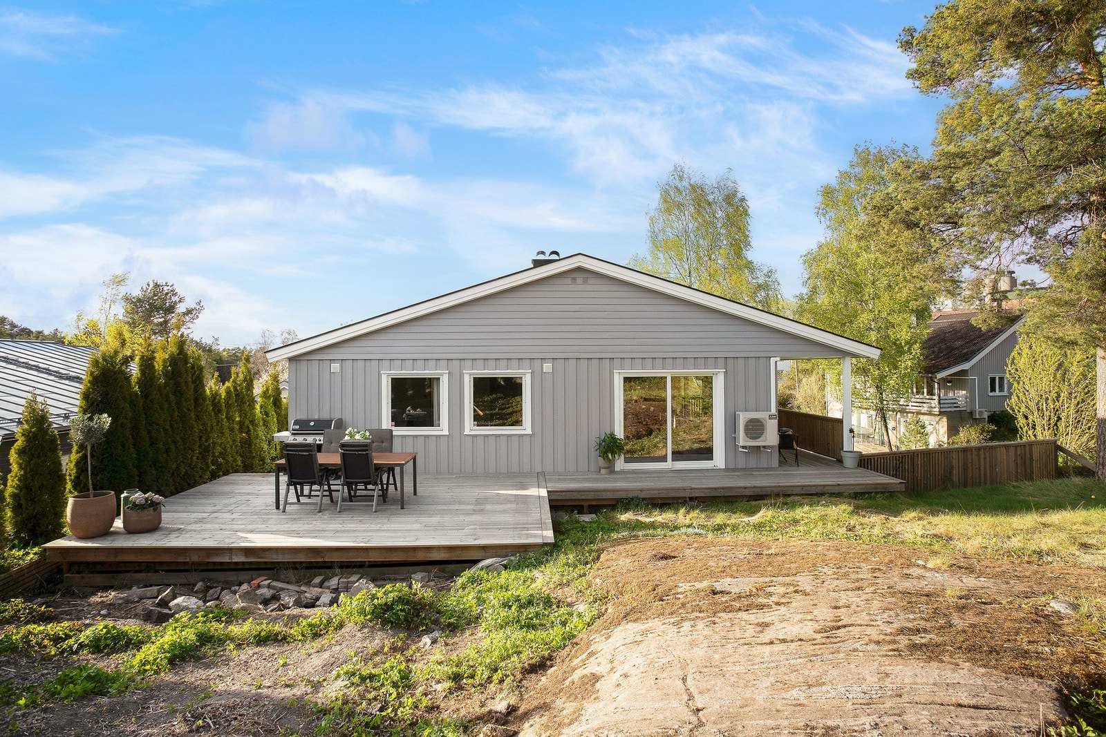 Romslig solrik naturtomt Galleribilde