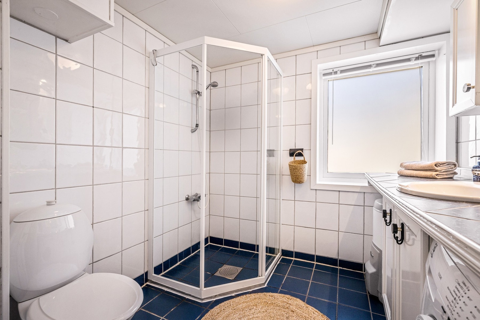 - Badet er på 4,7 kvm - Galleribilde