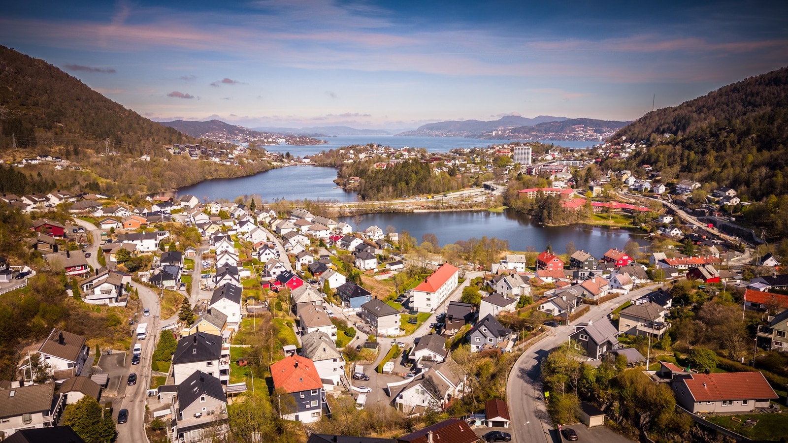 - Man finner både Laksevåg senter og Vestkanten kjøpesenter innen kort avstand med et bredt servicetilbud - Galleribilde