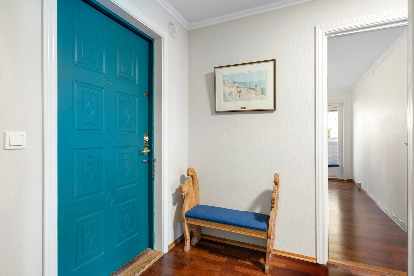 Velkommen inn, stor og romslig gang Galleribilde