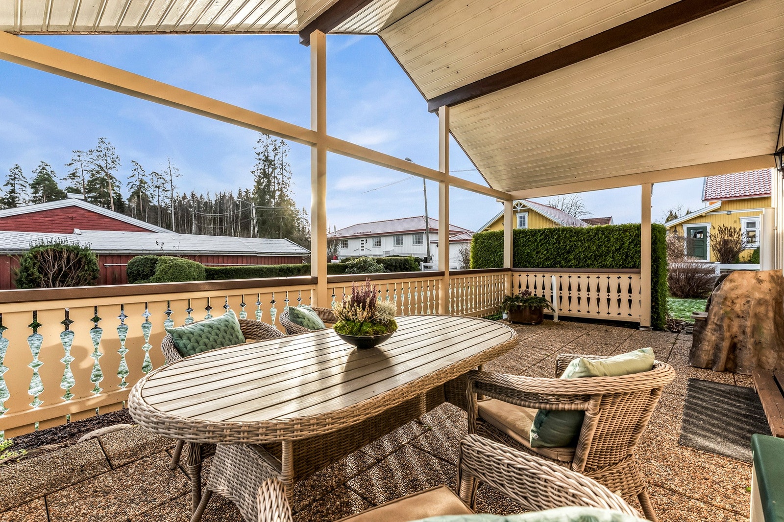 Meget romslig overbygd terrasse. Galleribilde