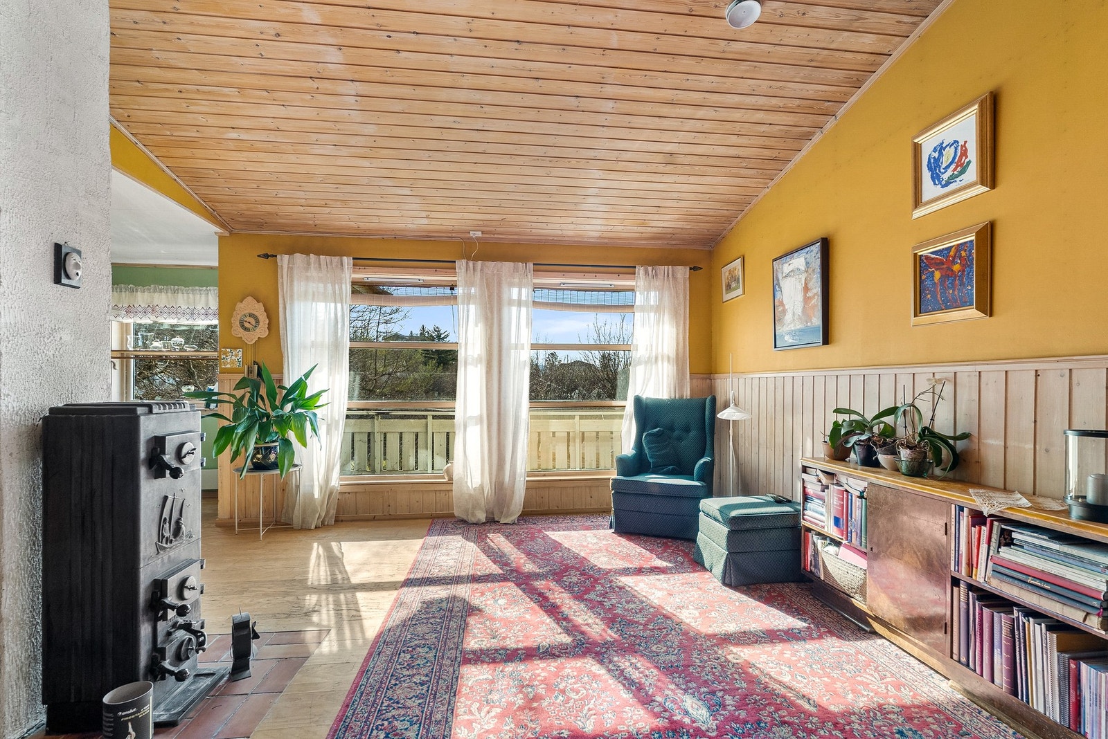 Fra stuen er det direkte utgang til en altan på 18 m². Galleribilde