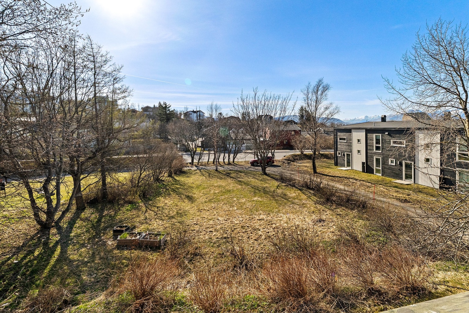 Fra eiendommen er det kort gangavstand til Bodøsjøen skole, kun 300 meter unna. Galleribilde