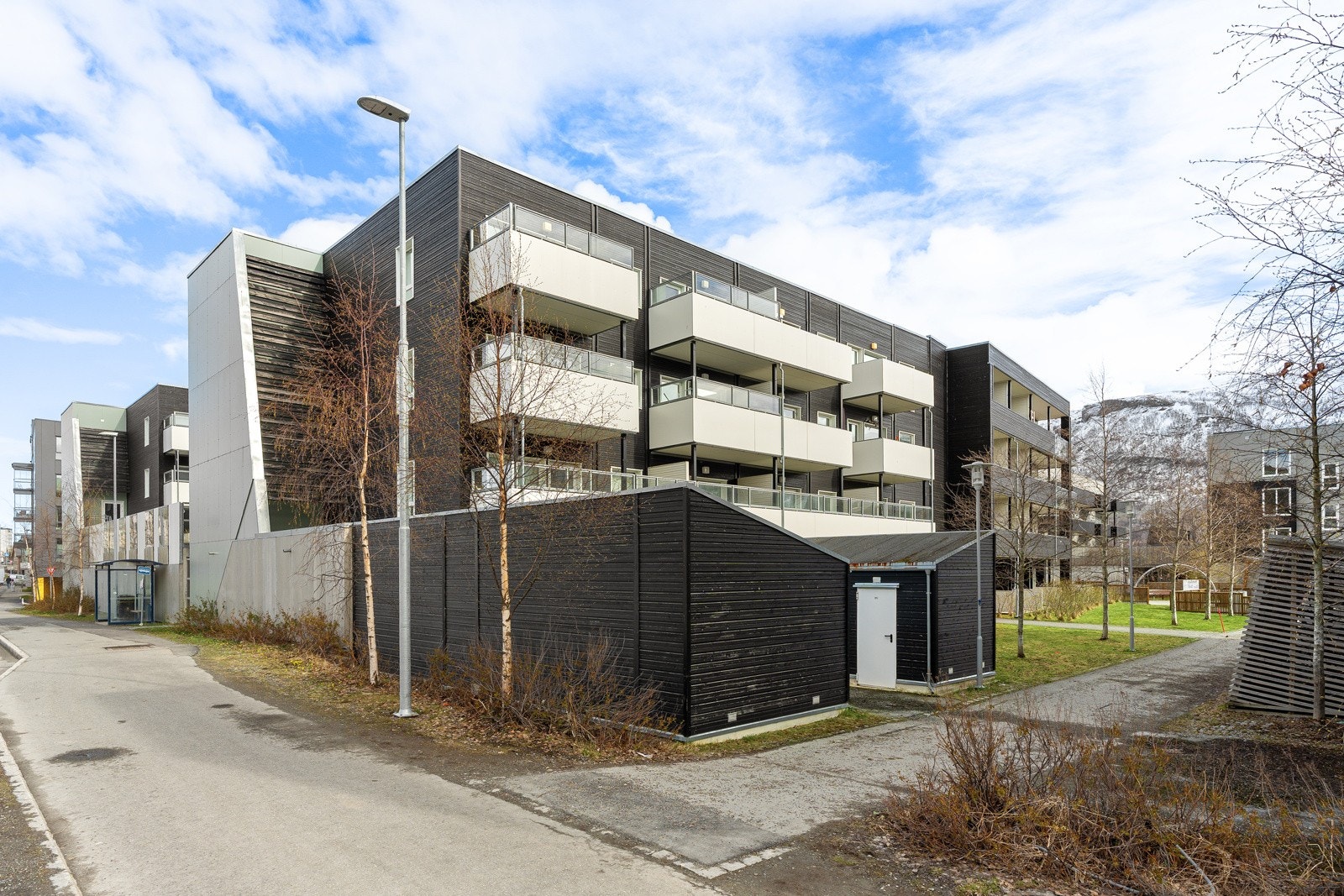 Gode kollektivforbindelser med direktebuss til bl.a. Sentrum, UiT/UNN og Giæverbukta.