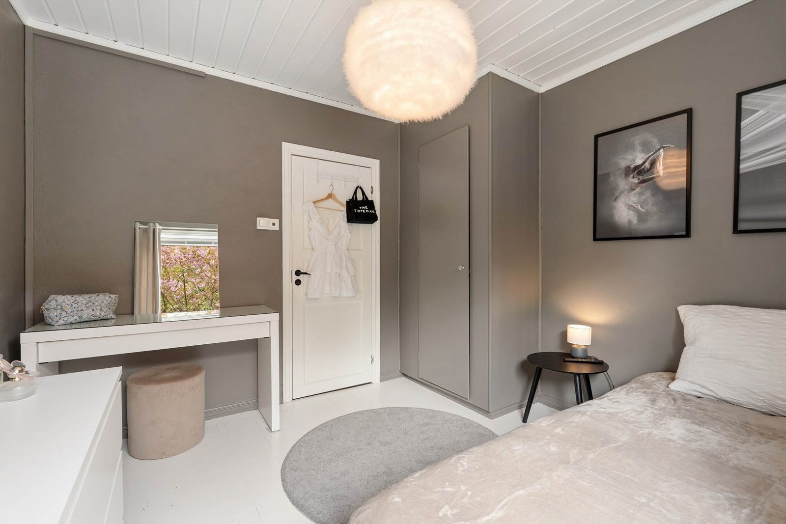 Her er det også plass for seng og garderobe. Galleribilde