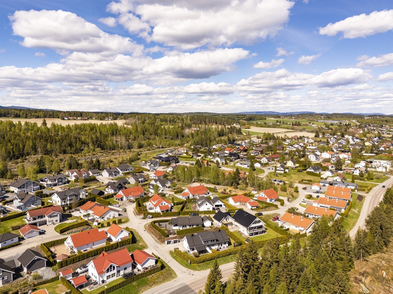 Her bor du med nærhet til både servicetilbud og flotte turområder i skog og mark. Galleribilde