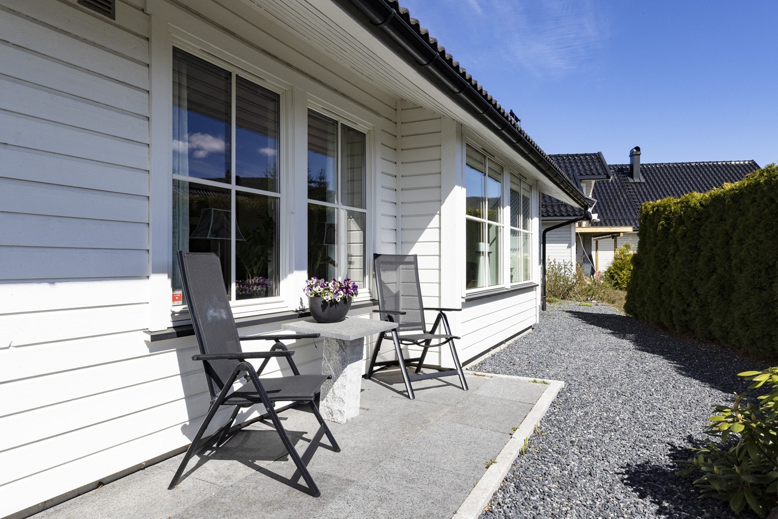 I tillegg til hovedterrassen er det anlagt en uteplass mot sør. Galleribilde