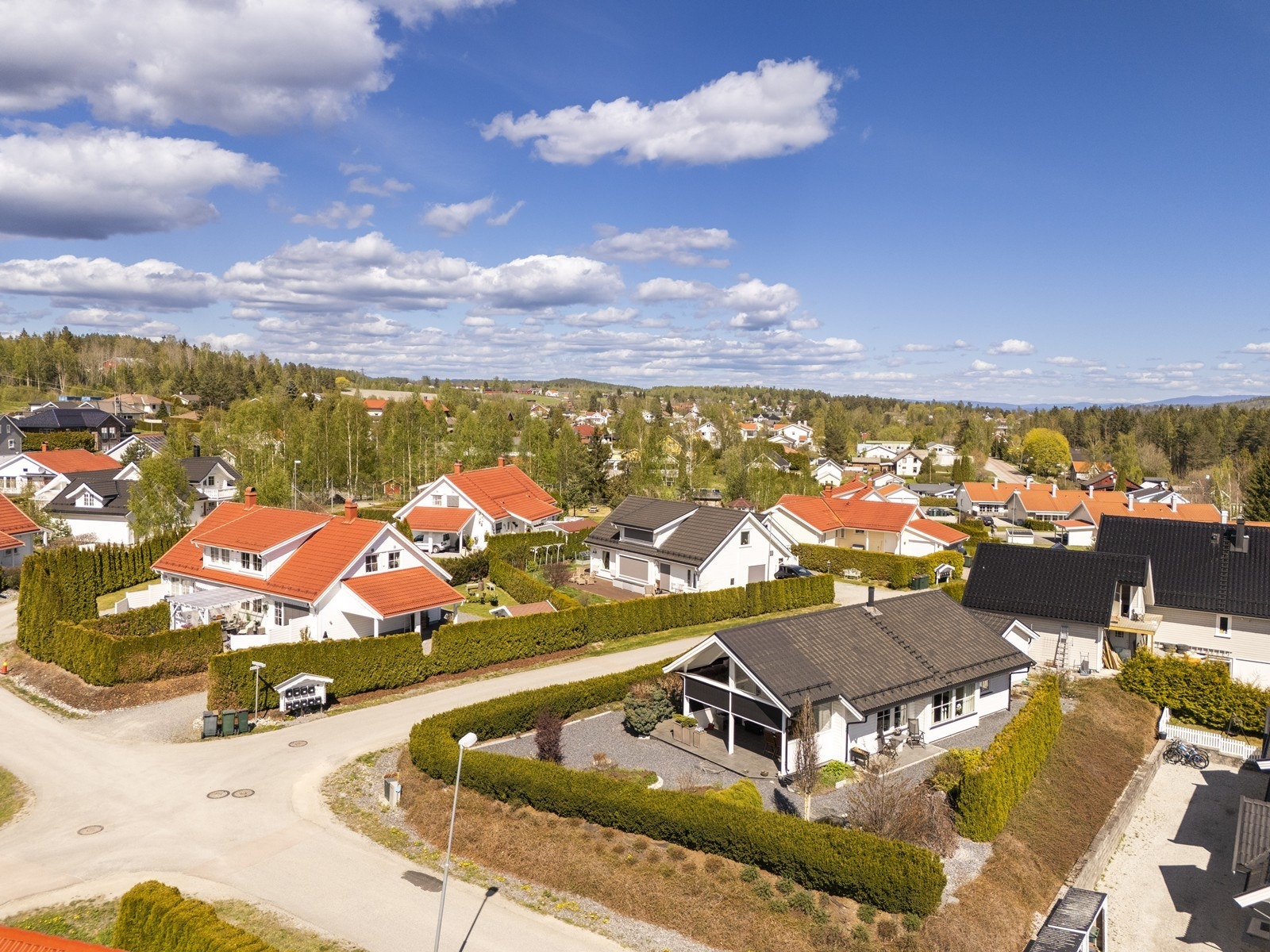 Et etablert og familievennlig nabolag med trygg vei til skoler og kun et par minutters gange til Kroka barnehage. Galleribilde