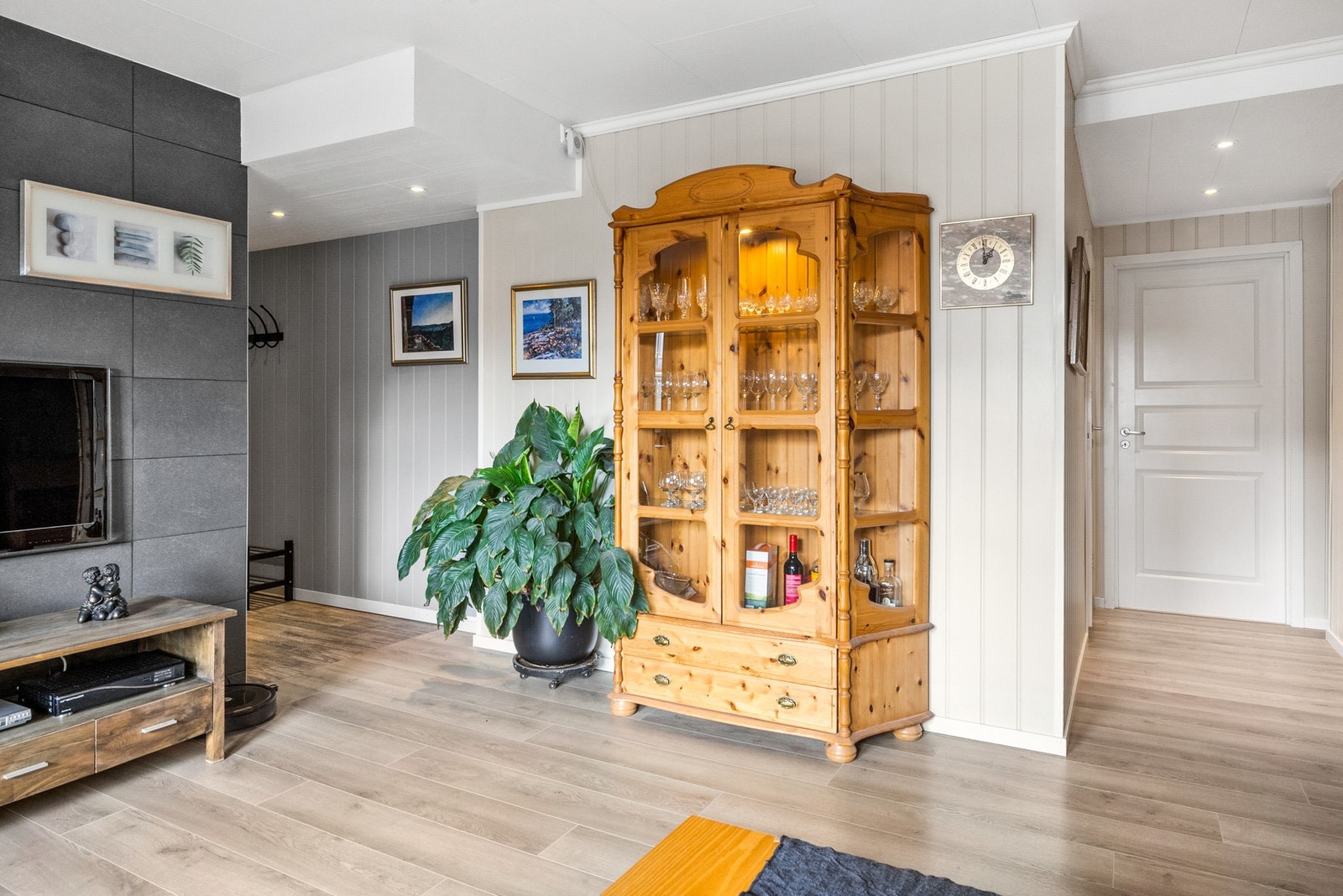 Leiligheten disponerer en bod i kjelleren på hele 18 kvm Galleribilde