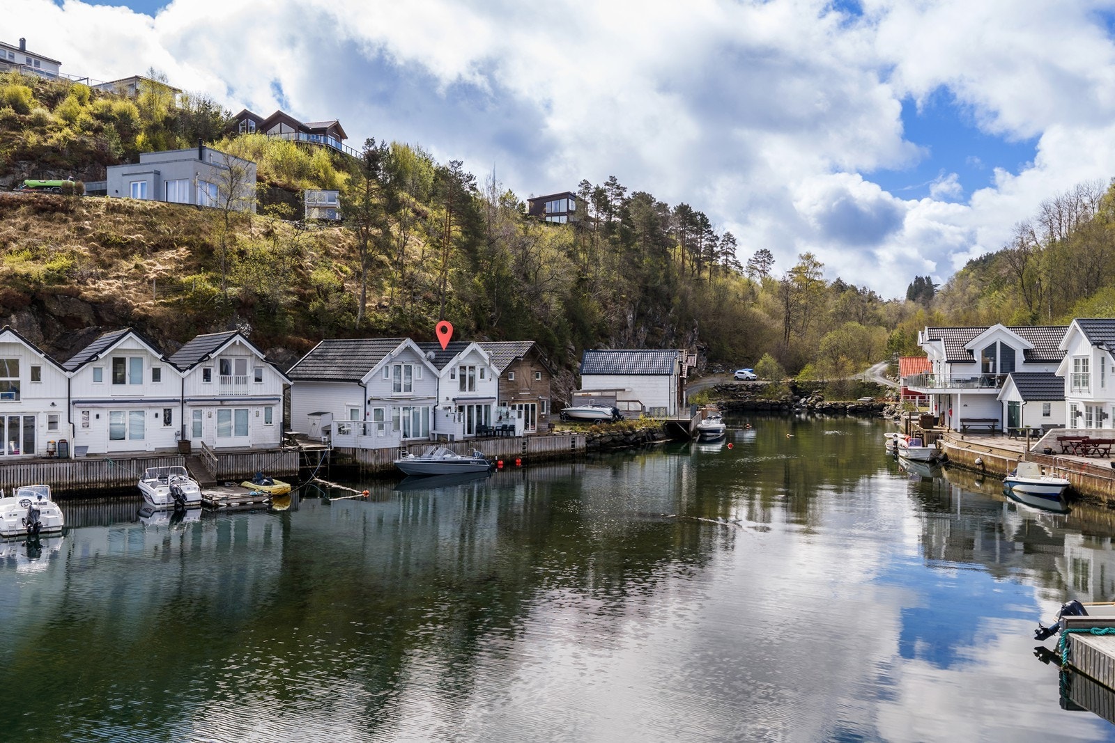 Flott naust med vestvendt beliggenhet Galleribilde