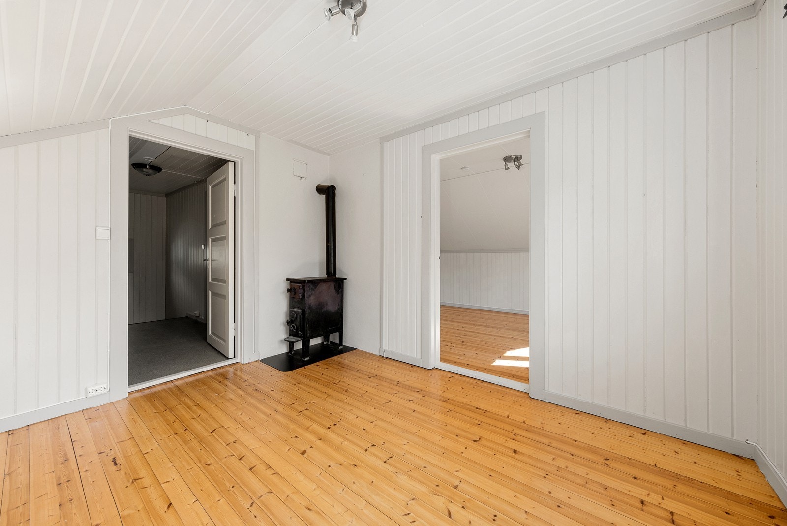 Boligen har totalt 3 soverom, alle i andre etasje. Galleribilde