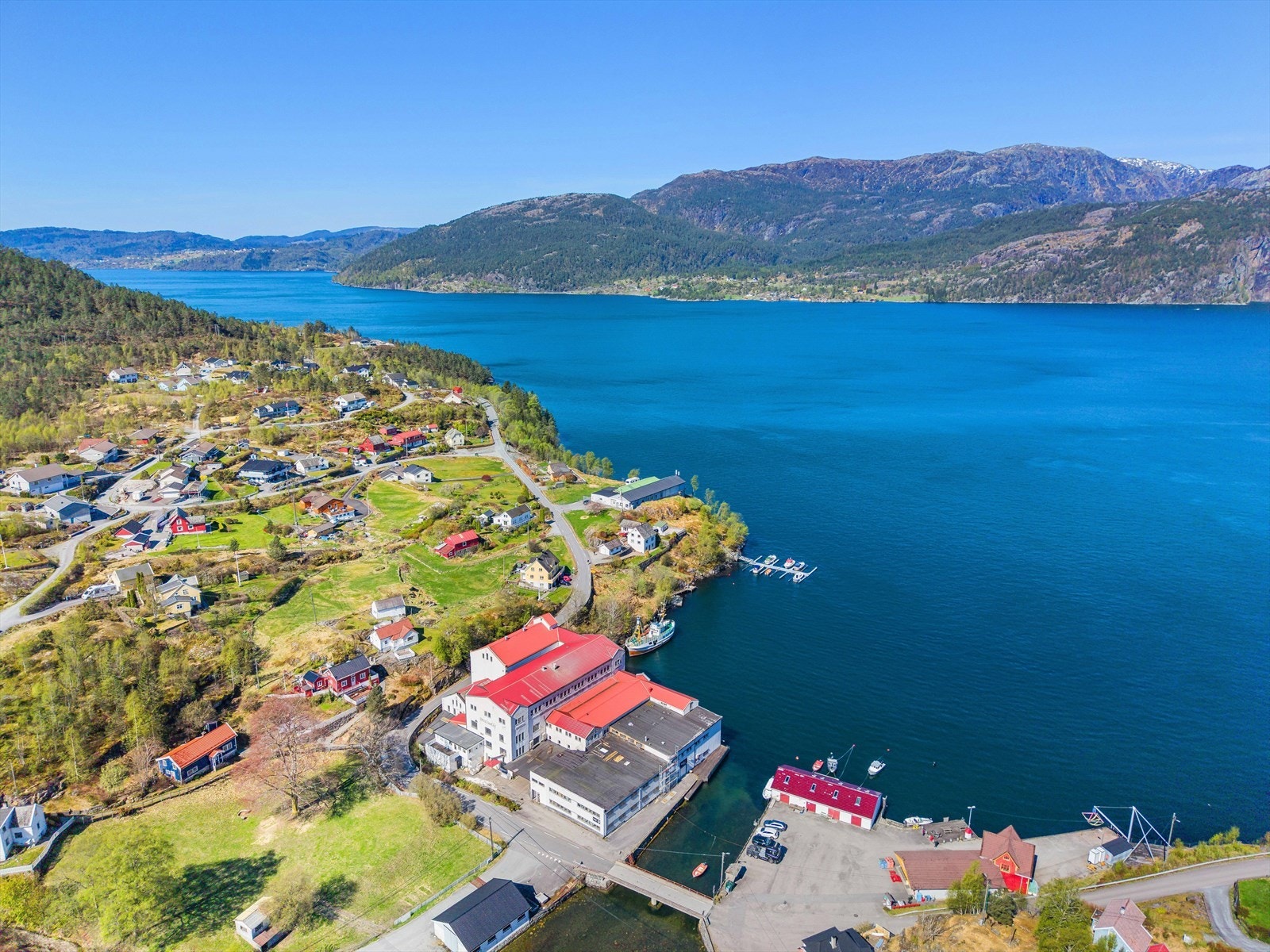 Beliggenheten gir en flott oversikt over Tysse og innseilingen. Galleribilde