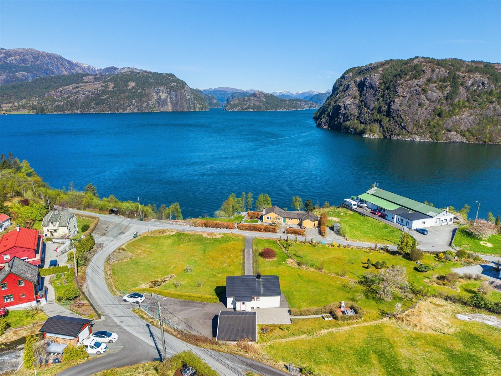 En eiendom med en unik beliggenhet ved fjorden. Galleribilde
