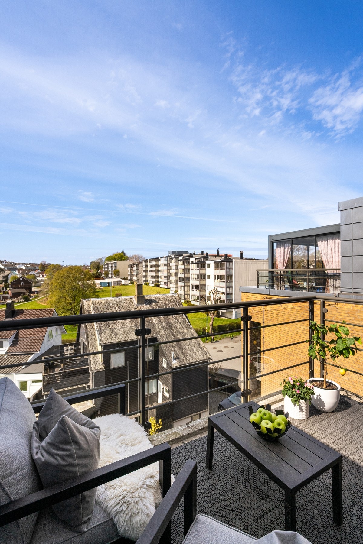 Balkongen byr på herlig ettermiddagssol! Galleribilde