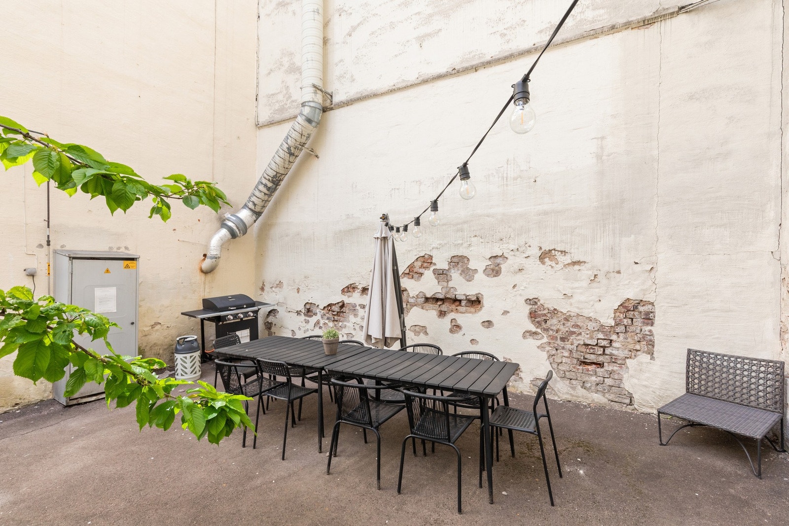 Opparbeidet bakgård. Galleribilde
